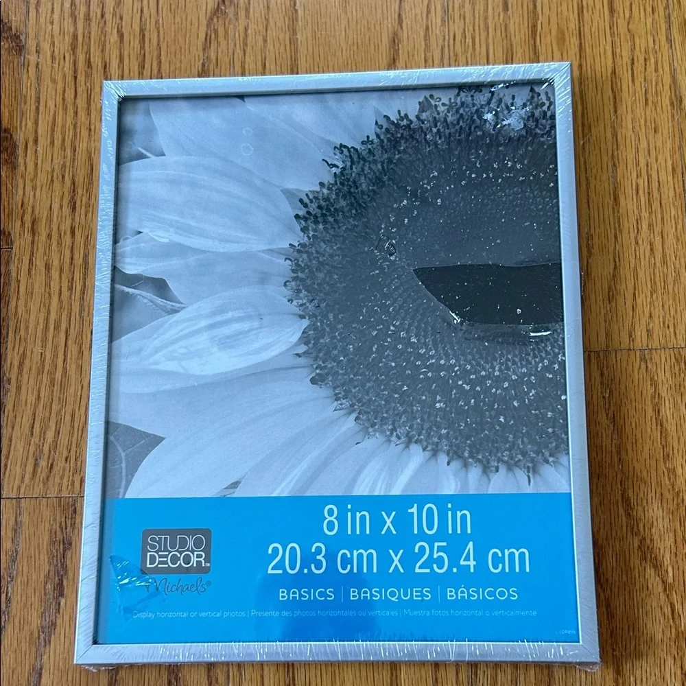 Studio Decor Silver Gray 8x10 Picture Frame; New in Original Packaging